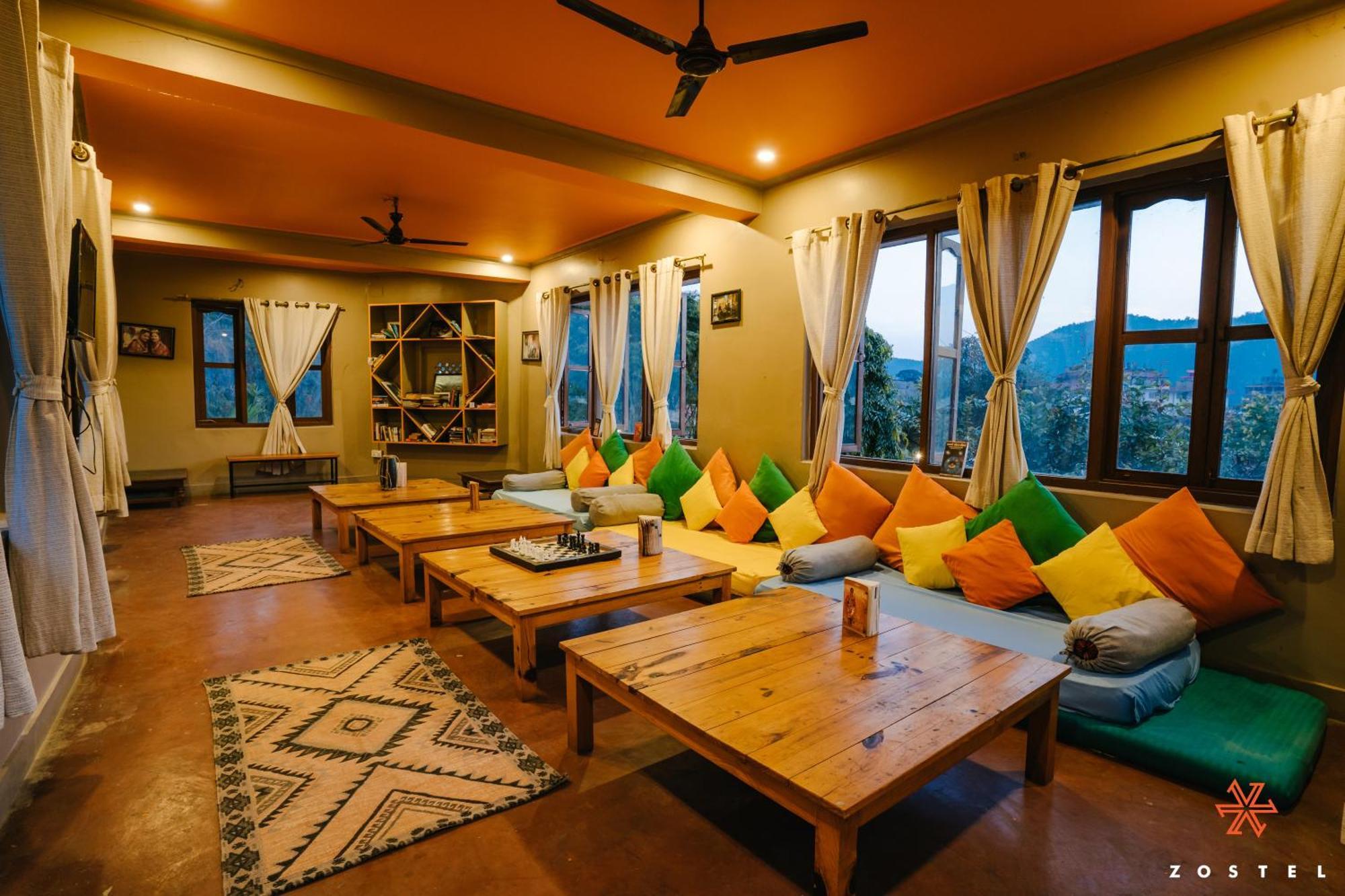 A Pousada Zostel Pokhara Exterior foto