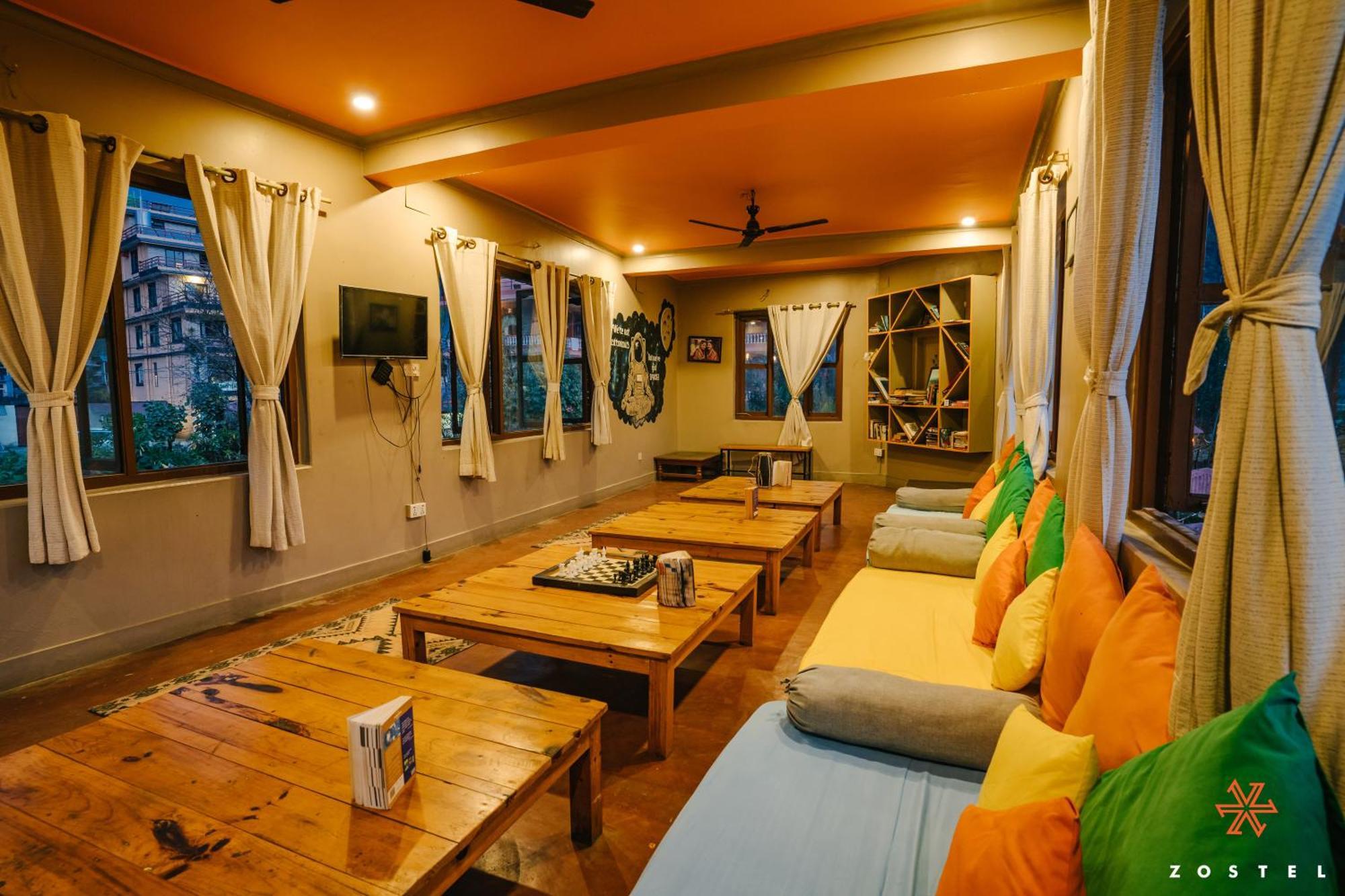 A Pousada Zostel Pokhara Exterior foto