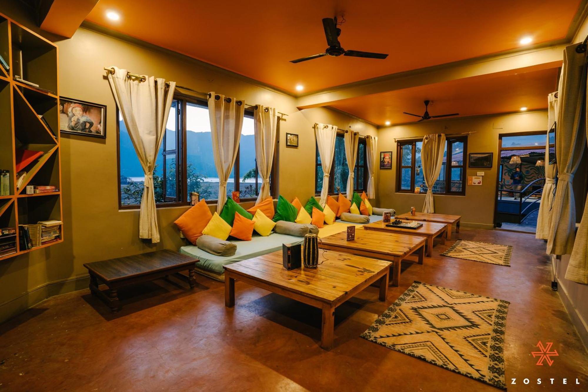 A Pousada Zostel Pokhara Exterior foto