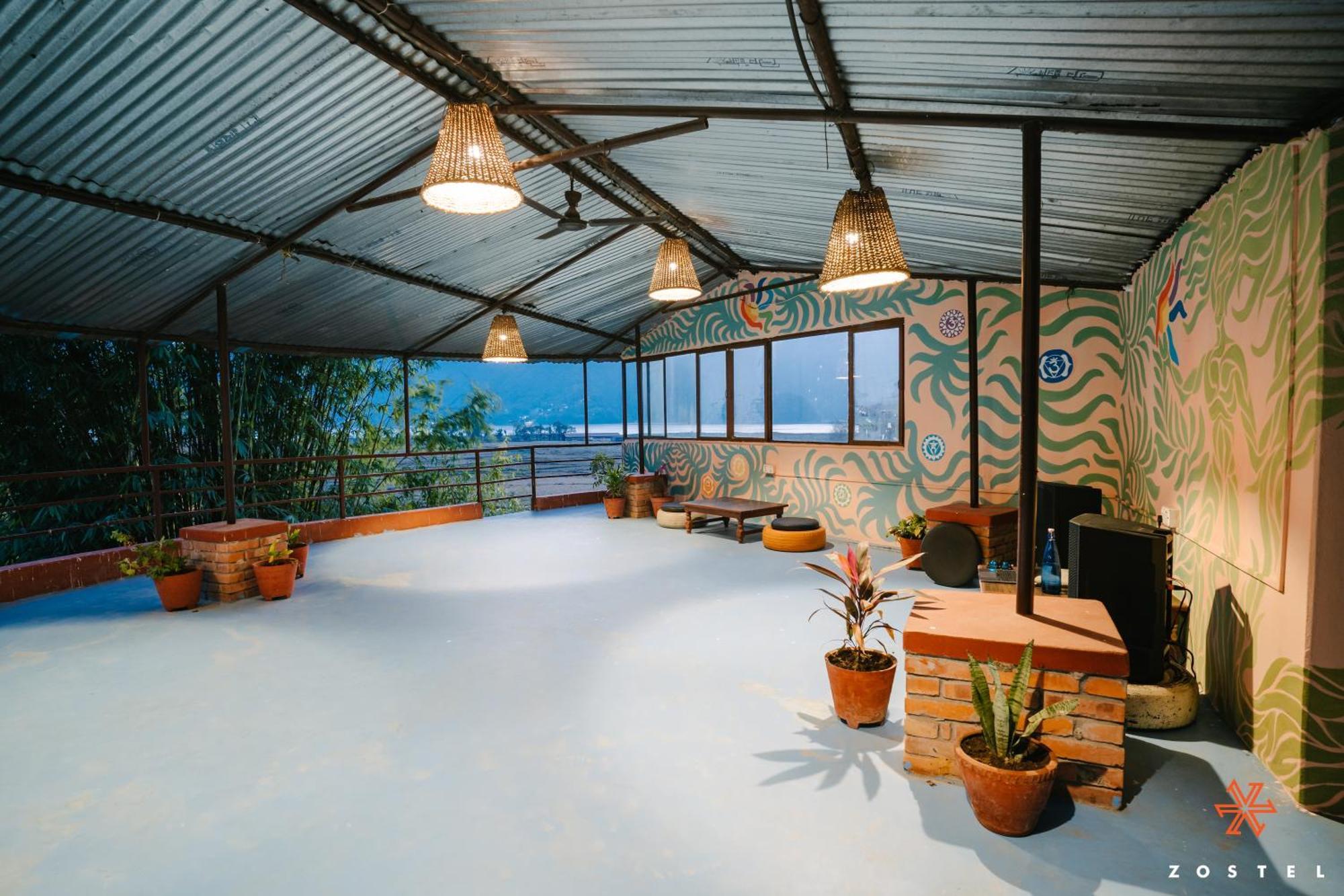 A Pousada Zostel Pokhara Exterior foto